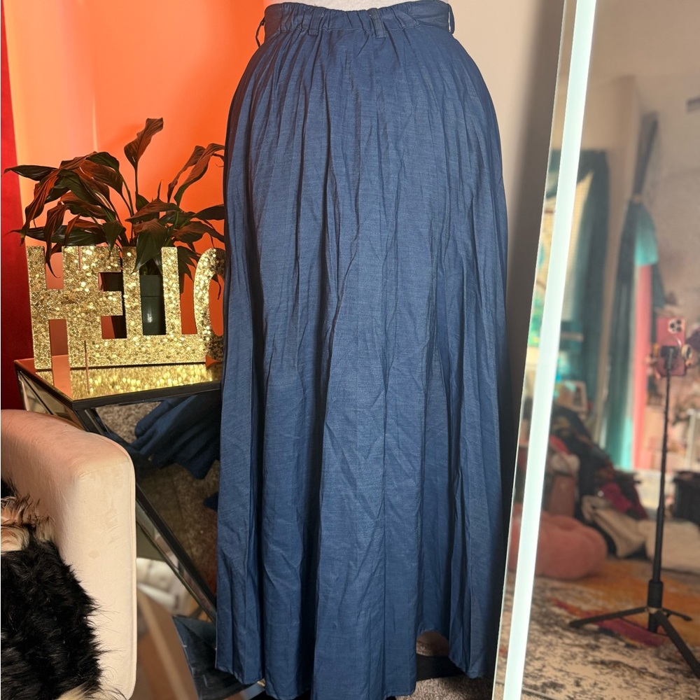 Elegant Blue Pleated Maxi Skirt w/ Pockets - Picture 4 of 7